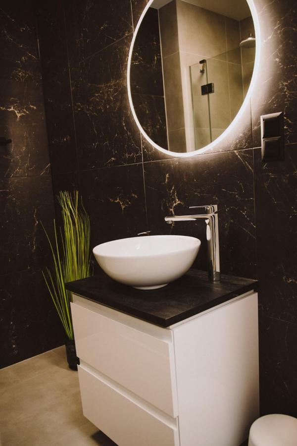 Apartamenty Leszno ภายนอก รูปภาพ